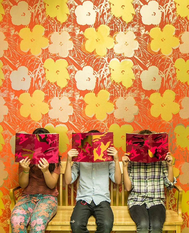 Tapete Andy Warhol - Flowers Lachsorange 3 Tapete Andy Warhol - Flowers Lachsorange