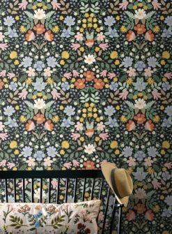 Selbstklebende Tapete Bramble Gardens Schwarzgrün -Geschaft Tapeten Bramble Gardens A 790571 2880x1440