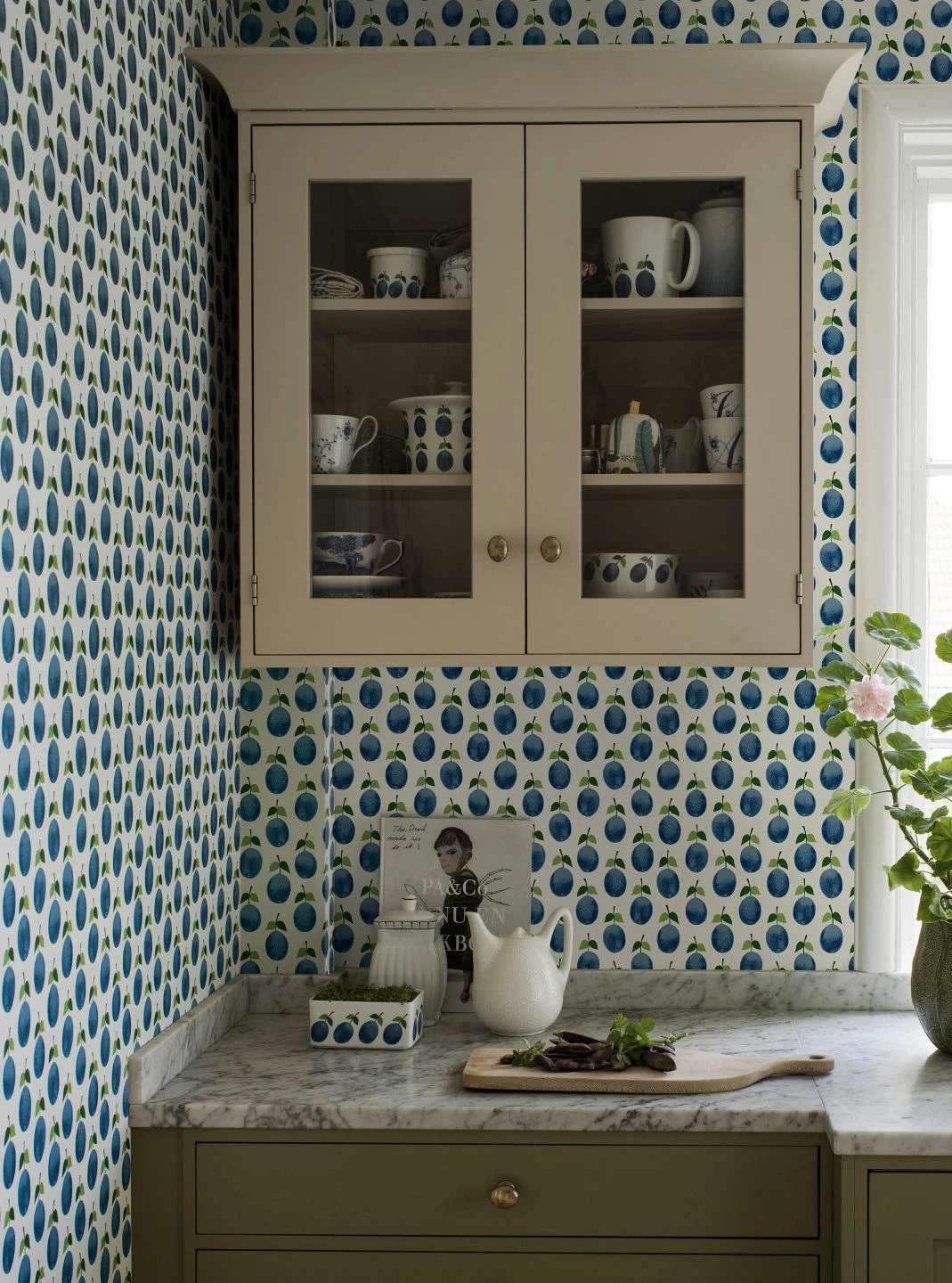 Tapete Henriette Brillantblau 6 Tapete Henriette Brillantblau – Bild 4