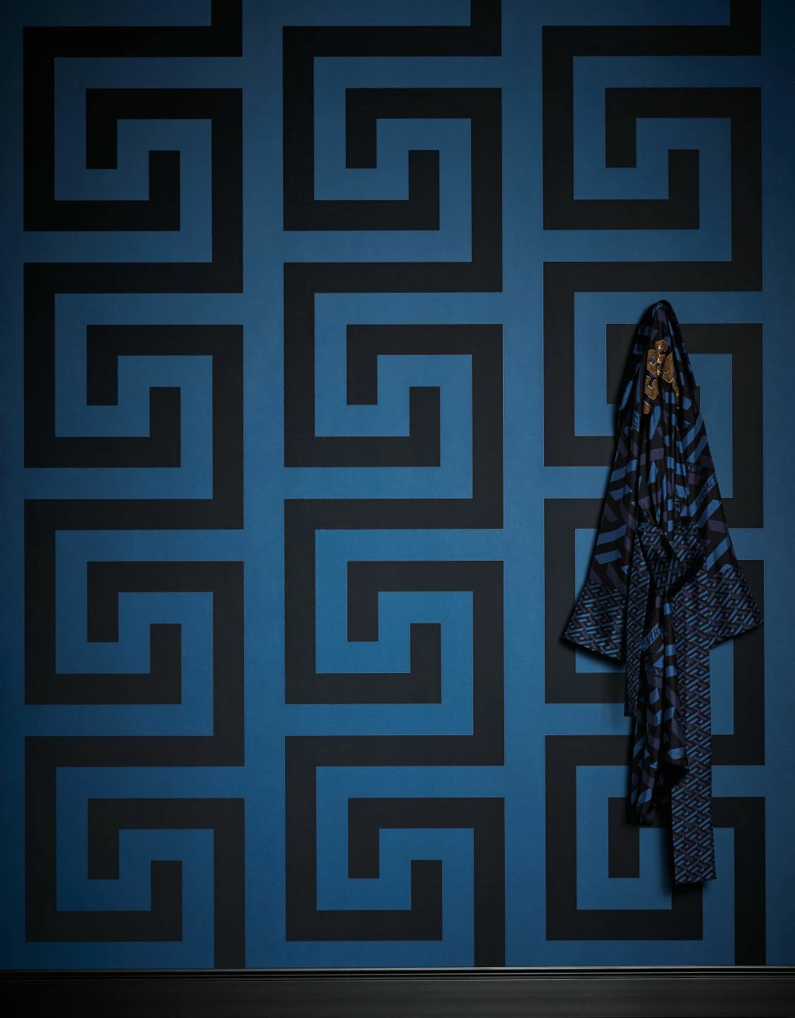 Versace Tapete Solea Blau 7 Versace Tapete Solea Blau – Bild 5